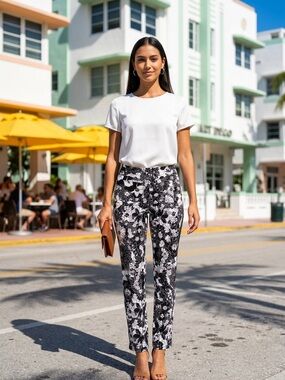 Gardeur Casual Women’s Black White Floral Print Straight Leg Pants Size 34”